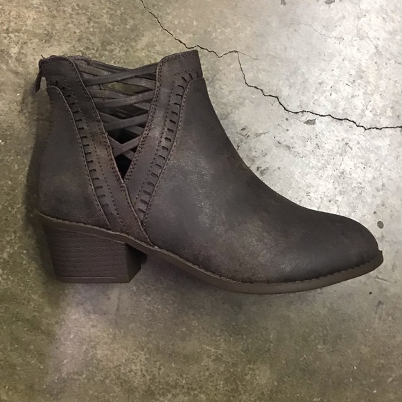 😍restock Brown criss cross v cut booties - Picture 8 of 8